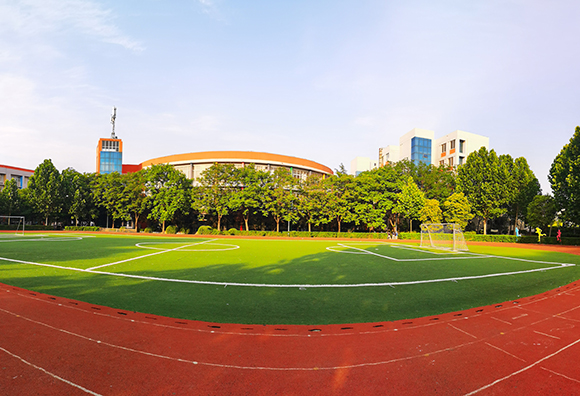 2、綠樹成蔭的校園環境.jpg